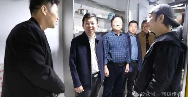 何朝輝督導(dǎo)檢查江南城區(qū)大氣污染防治工作